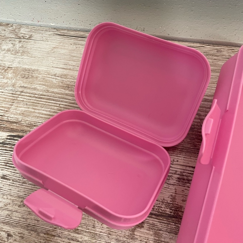 Hello kitty Tupperware - Picture 12 of 12